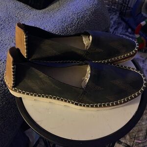 Elegant Black and Tan Women's Flats